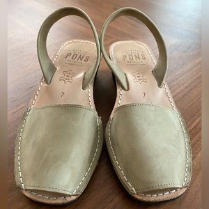 Pons wedge olive, size 7, excellent condition